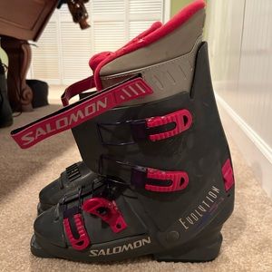 Salomon Women’s Ski boots size 10-10.5